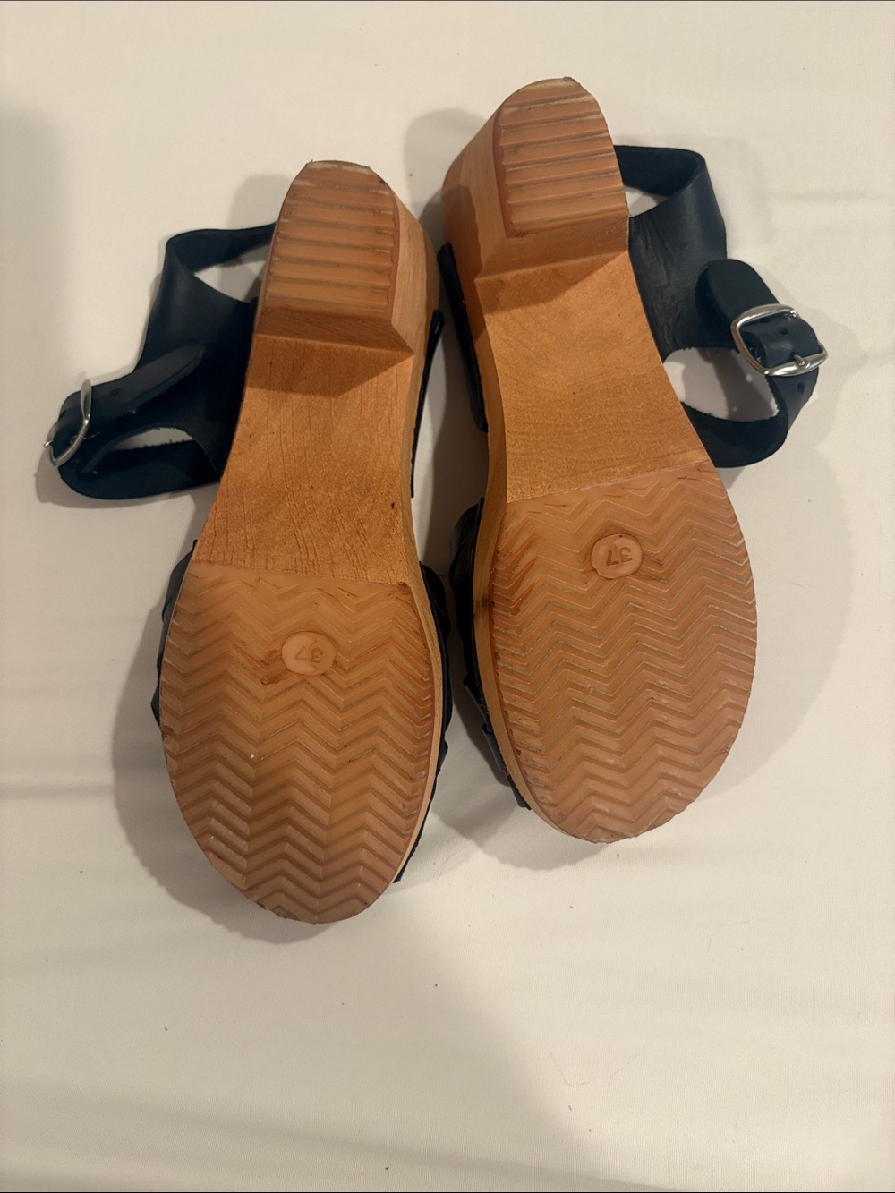 New without tags MIA woven peep toe clogs. - Picture 4 of 6